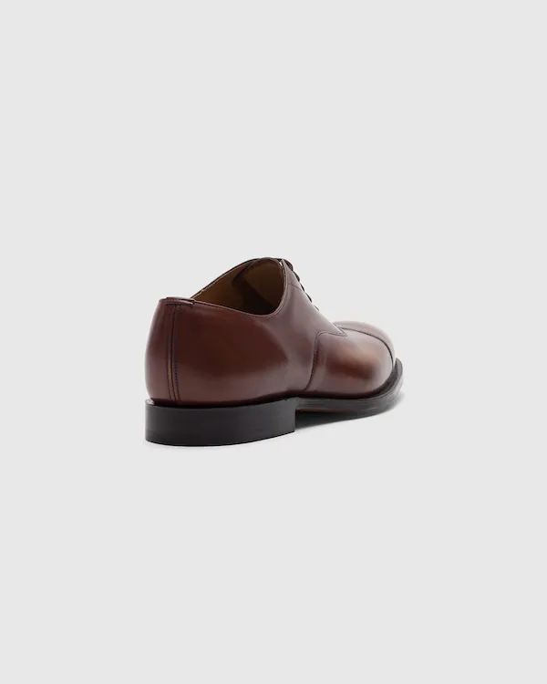 Oxford en cuir de veau délavé Consul
