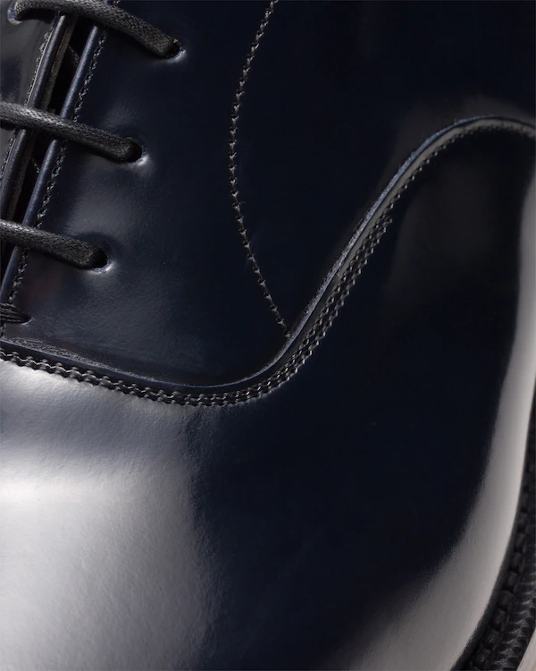 Consul Oxford en cuir fumé poli